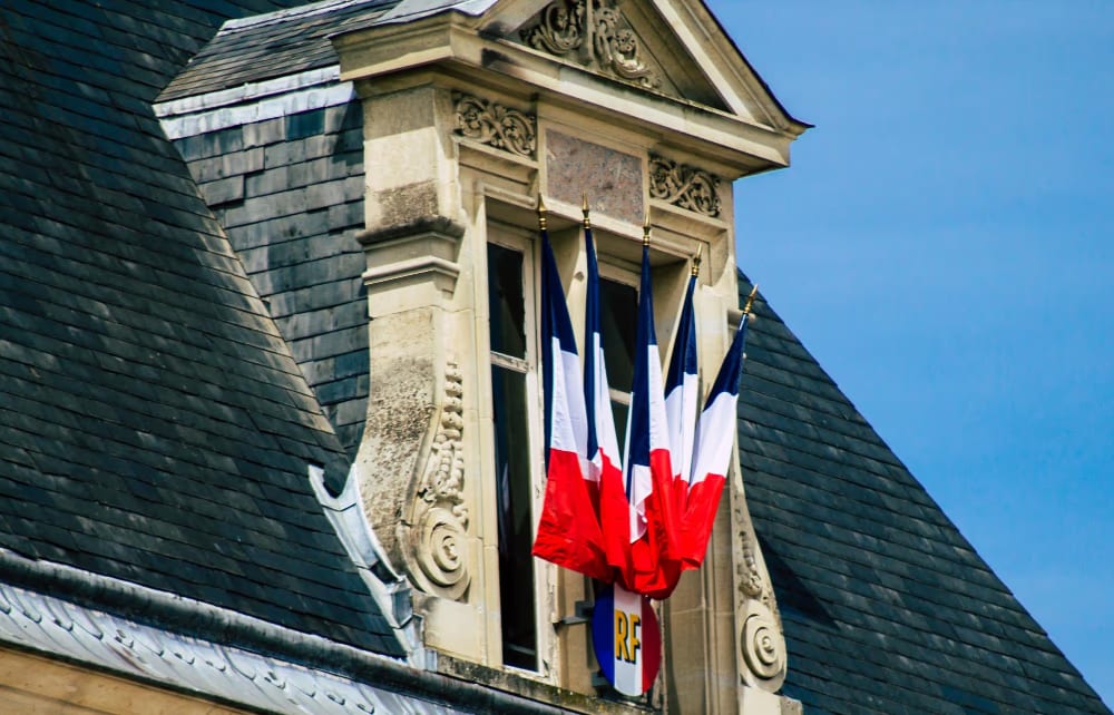 Quels articles de mairie sont imposés par la loi aux collectivités ?